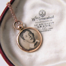 Charger l'image dans la galerie, Edwardian 9ct Gold Antique Photo Locket