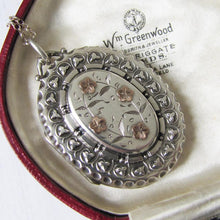 Charger l'image dans la galerie, Victorian Aesthetic Engraved Gold & Silver Locket