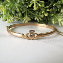 Cargar imagen en el visor de la galería, Vintage 9ct Rolled Gold Claddagh Bangle Bracelet