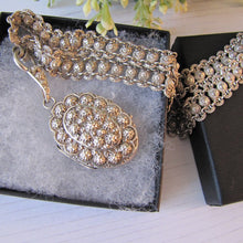 Cargar imagen en el visor de la galería, Victorian Silver Bookchain Necklace & Locket - MercyMadge