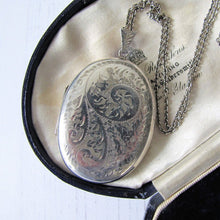 Cargar imagen en el visor de la galería, Vintage English Silver Photo Locket & Chain - MercyMadge