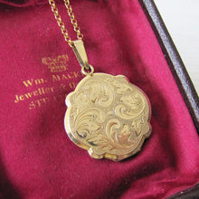 Charger l'image dans la galerie, Andreas Daub Edwardian Rolled Gold Locket, Germany