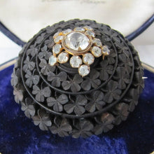 Charger l'image dans la galerie, Irish bog oak brooch