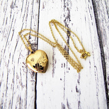 Charger l'image dans la galerie, Vintage 9ct Gold & Diamond Heart Locket - MercyMadge