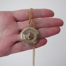 Cargar imagen en el visor de la galería, Vintage 1960's 9ct Gold Spinning Roulette Pendant - MercyMadge