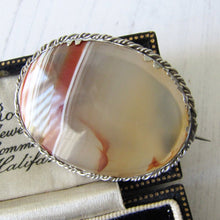 Carica l'immagine nel visualizzatore di Gallery, Georgian/Victorian Scottish Banded Agate Silver Brooch