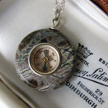 Charger l'image dans la galerie, Victorian Scottish Silver & Agate Compass Pendant Fob