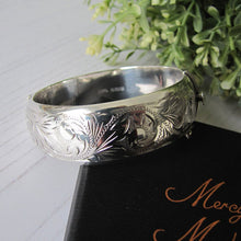 Charger l'image dans la galerie, Victorian Style Engraved Silver Vintage Bracelet