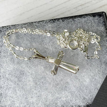 Charger l'image dans la galerie, Vintage Sterling Silver Cubic Zirconia Cross Pendant