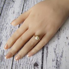 Charger l'image dans la galerie, Vintage 1960s 9ct Gold Pearl Solitaire Ring - MercyMadge
