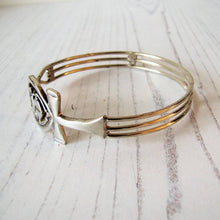 Cargar imagen en el visor de la galería, Vintage Sterling Silver Egyptian Ankh & Scarab Bracelet