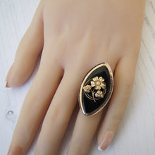 Cargar imagen en el visor de la galería, Victorian 9ct Gold, Pearl and Whitby Jet Forget-me-Not Ring