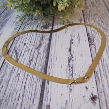 Charger l'image dans la galerie, Italian 18ct Gold Omega Necklace