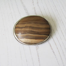 Cargar imagen en el visor de la galería, Victorian Scottish Banded Agate Silver Brooch