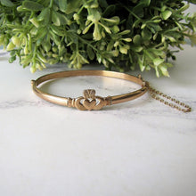 Cargar imagen en el visor de la galería, Vintage 9ct Rolled Gold Claddagh Bangle Bracelet