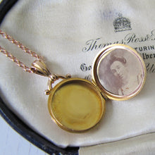 Charger l'image dans la galerie, Edwardian 9ct Rose Gold Antique Locket