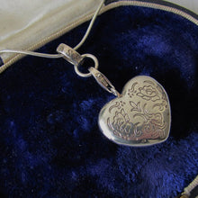 Charger l'image dans la galerie, Thomas Sabo Sterling Silver Engraved Puffy Heart Locket