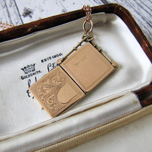 Carica l'immagine nel visualizzatore di Gallery, Antique 9ct Gold Book Locket, Chester 1914. - MercyMadge