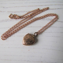 Cargar imagen en el visor de la galería, Victorian Aesthetic 9ct Rose Gold Engraved Heart Locket