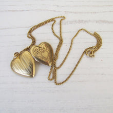 Charger l'image dans la galerie, Vintage 10ct Rolled Gold Heart Locket & Chain