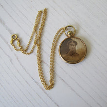 Charger l'image dans la galerie, Edwardian Rolled Gold Photo Locket Necklace With Portraits
