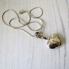 Charger l'image dans la galerie, Thomas Sabo Sterling Silver Engraved Puffy Heart Locket