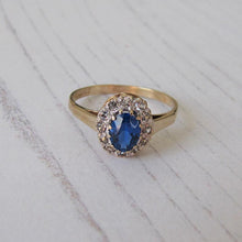 Cargar imagen en el visor de la galería, Vintage 9ct Gold, Blue Topaz & White Spinel Cluster Ring