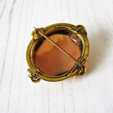Charger l'image dans la galerie, Antique Georgian Gold Cameo Brooch