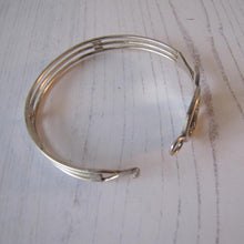 Cargar imagen en el visor de la galería, Vintage Sterling Silver Egyptian Ankh & Scarab Bracelet