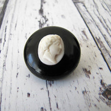 Charger l'image dans la galerie, Antique Whitby Jet & Coral Cameo Brooch - MercyMadge