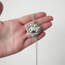 Charger l'image dans la galerie, Vintage Sterling Silver Engraved Puffy Heart Locket