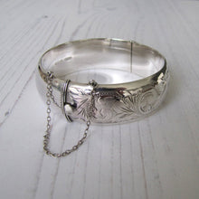 Charger l'image dans la galerie, Victorian Style Engraved Silver Vintage Bracelet