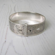 Cargar imagen en el visor de la galería, Antique English Sterling Silver Engraved Cuff Bracelet