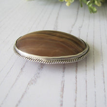 Cargar imagen en el visor de la galería, Victorian Scottish Banded Agate Silver Brooch