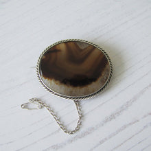 Charger l'image dans la galerie, Antique Victorian Scottish Agate Sterling Silver Brooch