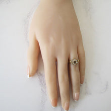 Charger l'image dans la galerie, Georgian 15ct Gold & Topaz Flower Ring