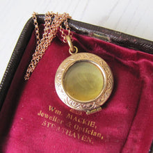 Charger l'image dans la galerie, Antique Rose Gold Glass Front Engraved Locket