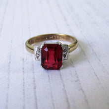 Cargar imagen en el visor de la galería, Antique Art Deco 9ct Gold Emerald Cut Ruby Ring