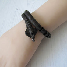 Charger l'image dans la galerie, Antique Chinese Carved Victorian Snake Bracelet. Rare Black Nut Wood Articulated Coiled Cobra Bracelet With Silver Eyes.
