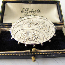 Charger l'image dans la galerie, Victorian Aesthetic Silver Locket Back Brooch. - MercyMadge