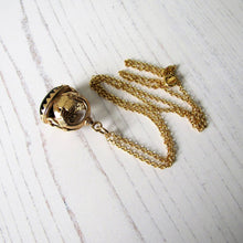 Cargar imagen en el visor de la galería, 9ct Gold & Onyx Claddagh Pendant Fob - MercyMadge