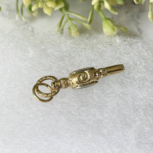 Carica l'immagine nel visualizzatore di Gallery, Antique 15ct Gold Watch Key Fob