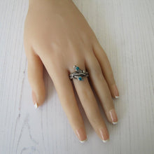 Charger l'image dans la galerie, Antique Turquoise & Silver Double Snake Ring - MercyMadge
