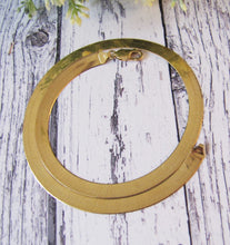 Charger l'image dans la galerie, Italian 18ct Gold Omega Necklace