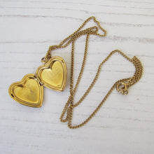 Charger l'image dans la galerie, Vintage 10ct Rolled Gold Heart Locket & Chain
