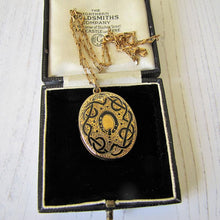 Charger l'image dans la galerie, Victorian 15ct Gold Engraved Enamel Mourning Locket With Portrait & Hair, 1859 - MercyMadge