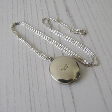 Charger l'image dans la galerie, Vintage Victorian Style English Sterling Silver Locket & Chain