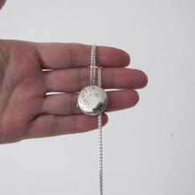 Charger l'image dans la galerie, Vintage Victorian Style English Sterling Silver Locket & Chain