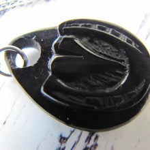 Charger l'image dans la galerie, Victorian Whitby Jet Carved Horseshoe Pendant