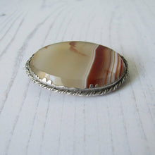 Carica l'immagine nel visualizzatore di Gallery, Georgian/Victorian Scottish Banded Agate Silver Brooch